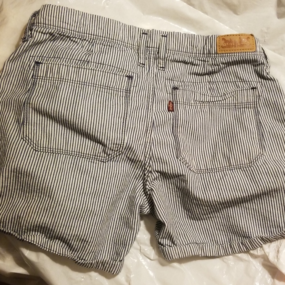 Shorts - Picture 6 of 8